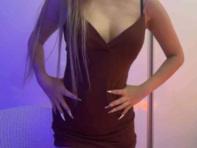 Group chat for 40 tokens, Full privates for 60 89 tokens, Privates for 60 8..., old cam 5