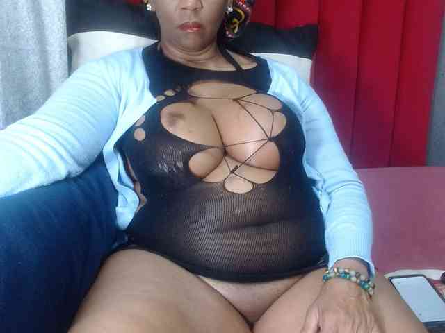 CreamyBum webcam
