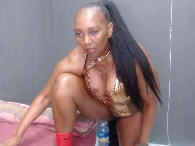 CreamyBum webcam