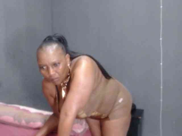 CreamyBum webcam