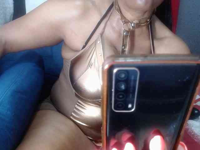 CreamyBum webcam