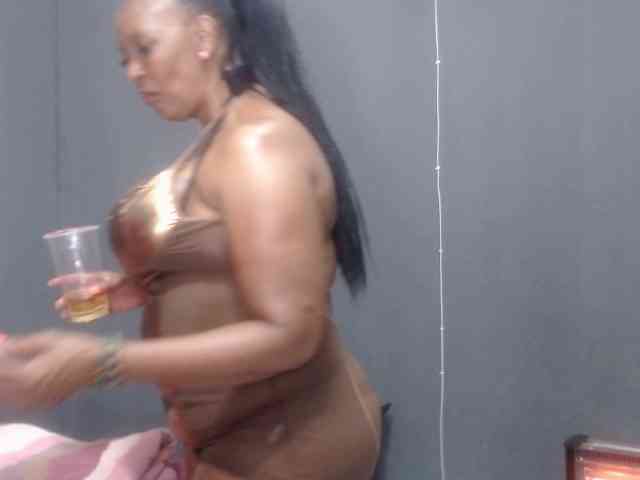 CreamyBum webcam
