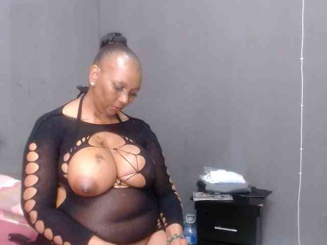 CreamyBum webcam