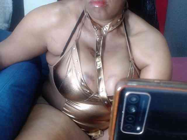 CreamyBum webcam
