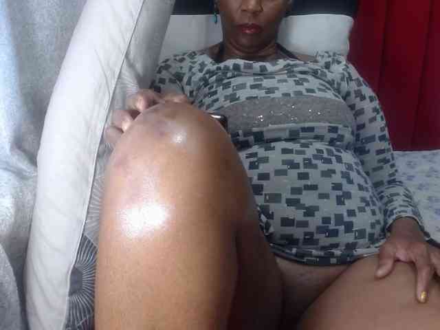 CreamyBum webcam