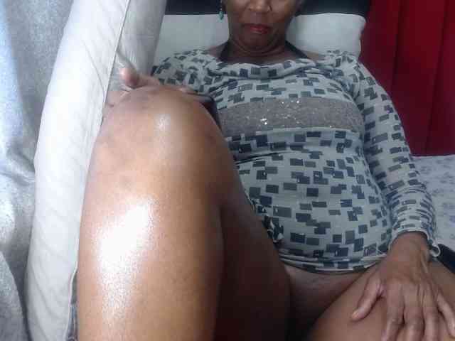 CreamyBum webcam