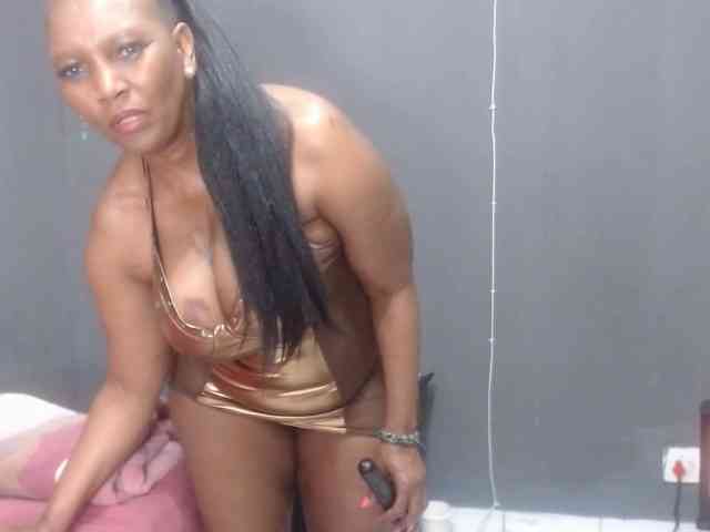 CreamyBum Live Webcam on BongaCams