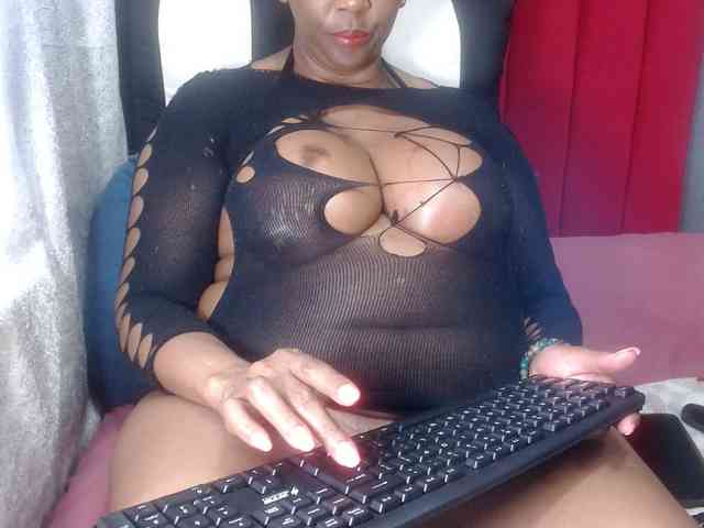 CreamyBum webcam
