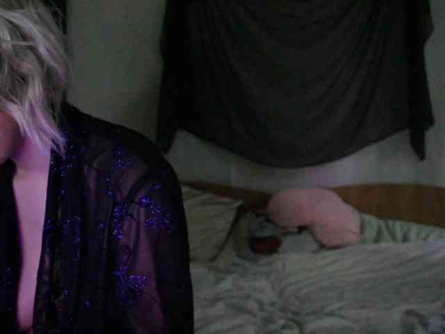 Nagito_Komaeda webcam