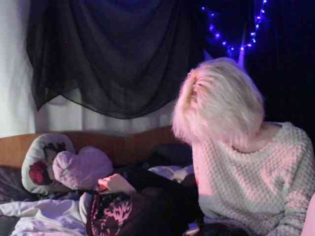 Nagito_Komaeda webcam