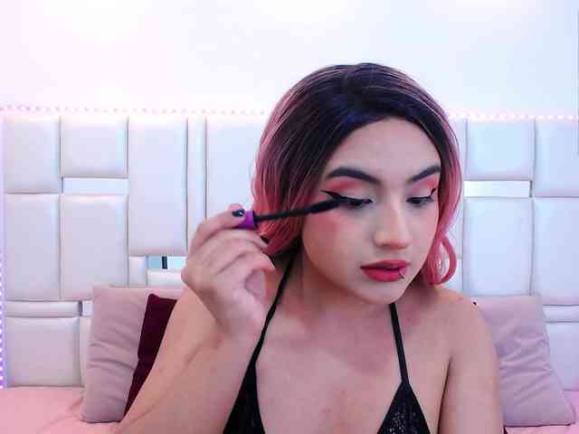 Laila-Stewart webcam