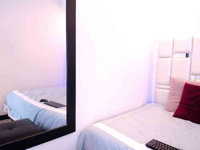 Laila-Stewart webcam