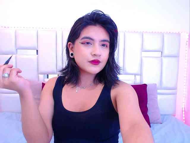Laila-Stewart webcam
