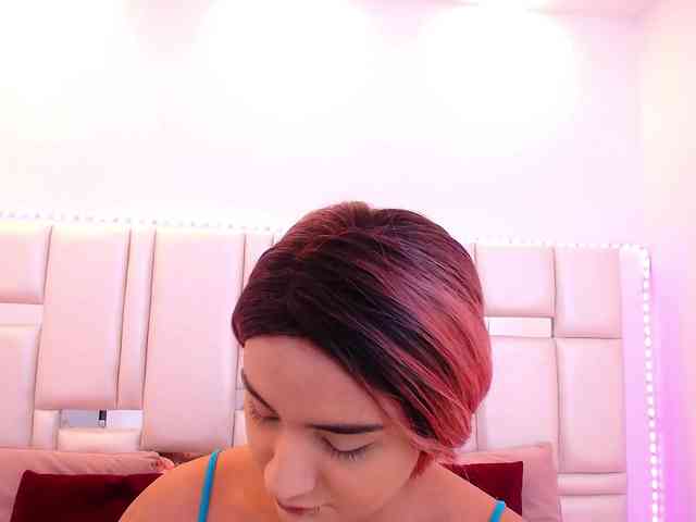 Laila-Stewart webcam