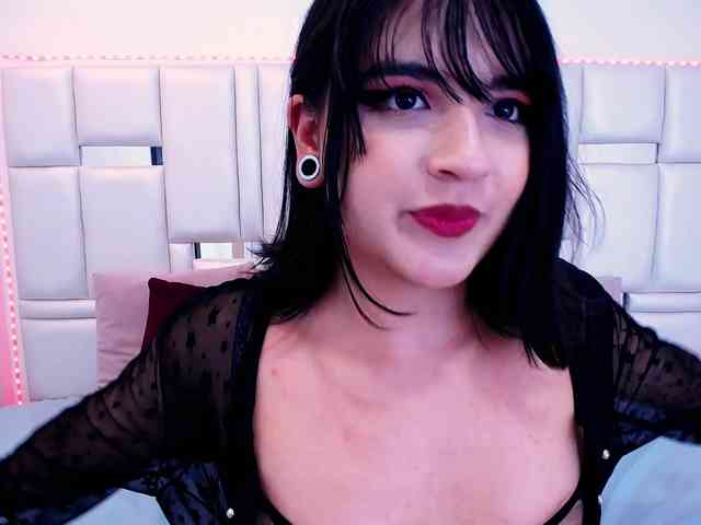 Laila-Stewart webcam