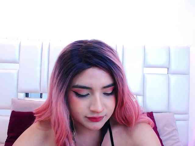 Laila-Stewart webcam