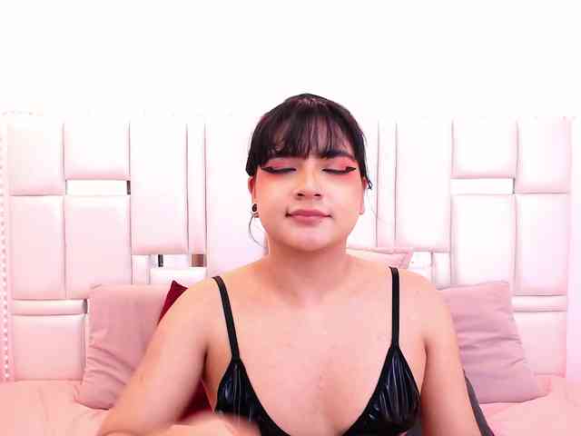 Laila-Stewart webcam