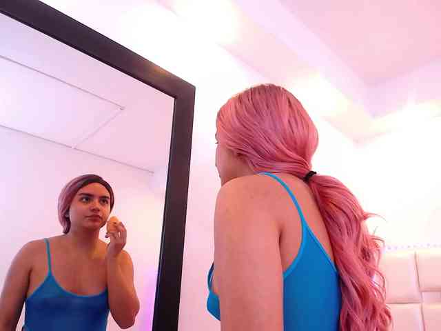 Laila-Stewart webcam