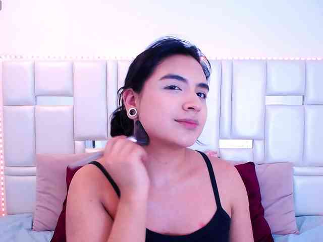 Laila-Stewart webcam