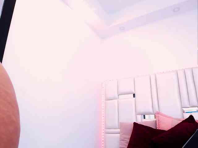 Laila-Stewart webcam
