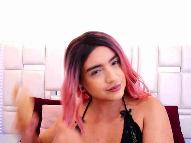 Laila-Stewart webcam