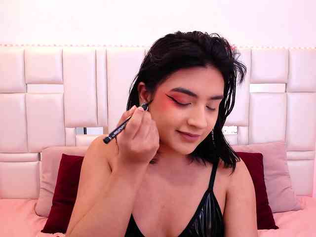 Laila-Stewart webcam