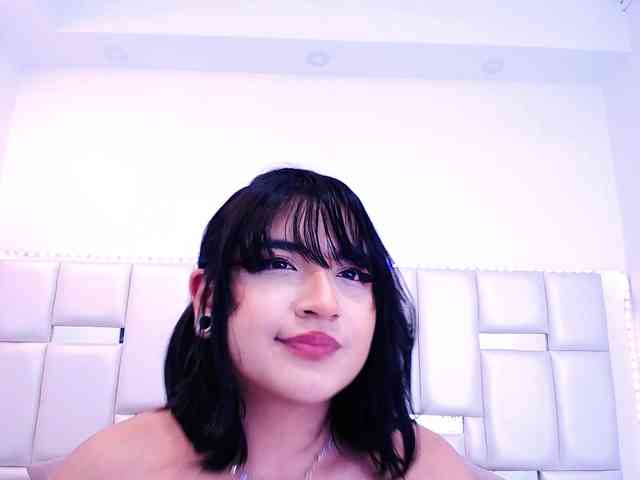 Laila-Stewart webcam