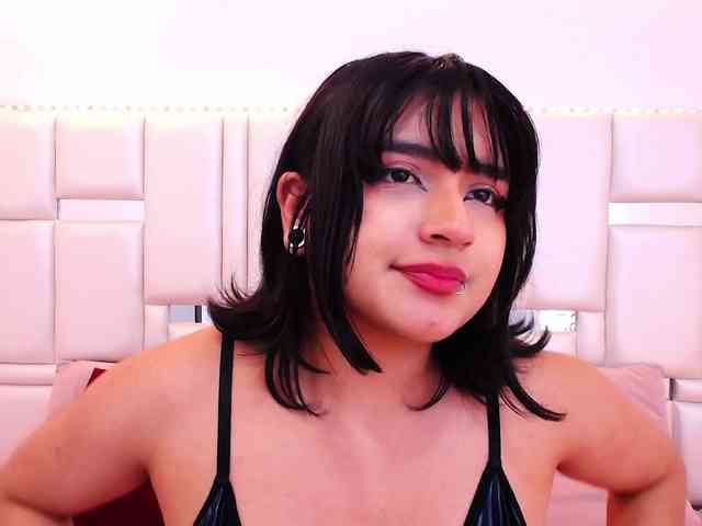 Laila-Stewart webcam