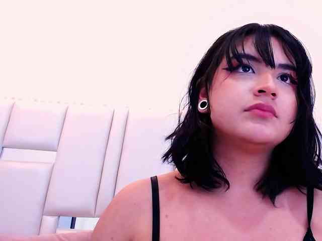 Laila-Stewart webcam