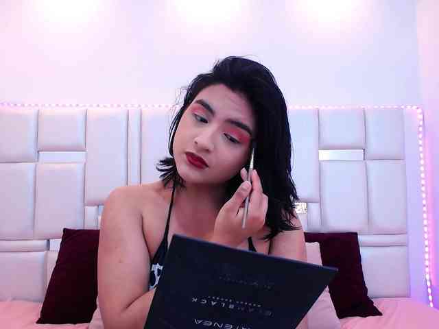 Laila-Stewart webcam