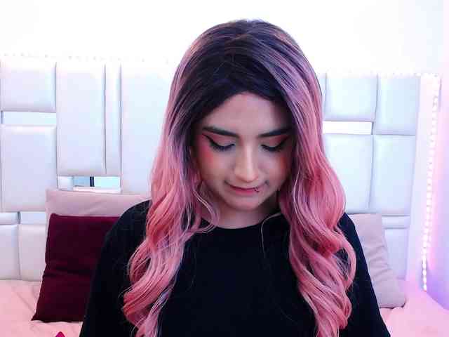 Laila-Stewart webcam