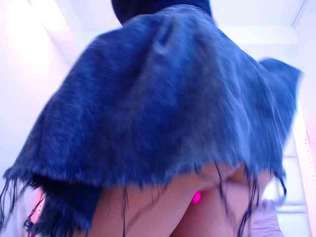 Laila-Stewart webcam