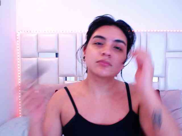Laila-Stewart webcam