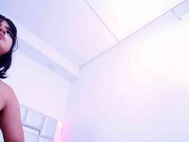 Laila-Stewart webcam
