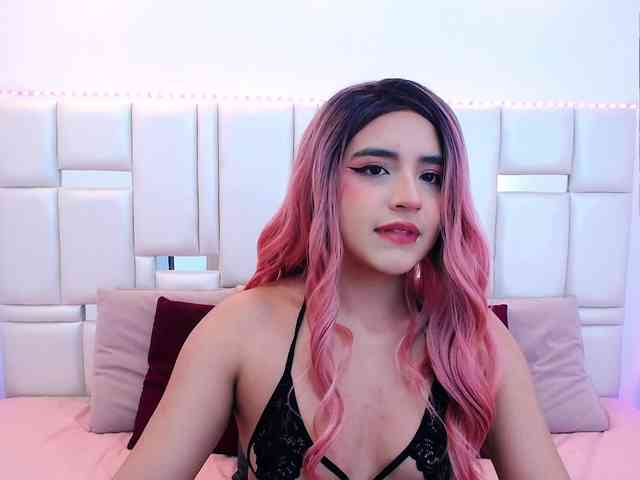 Laila-Stewart webcam