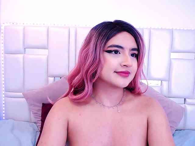Laila-Stewart webcam