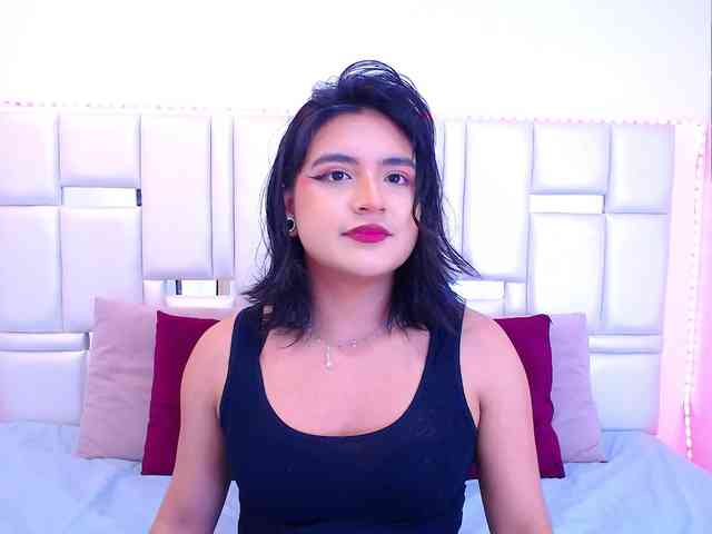 Laila-Stewart webcam