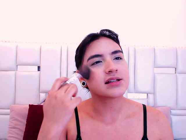Laila-Stewart webcam