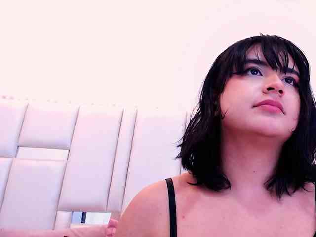 Laila-Stewart webcam