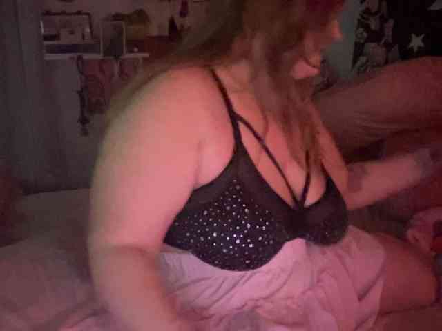 chatting Thickgingergoddess