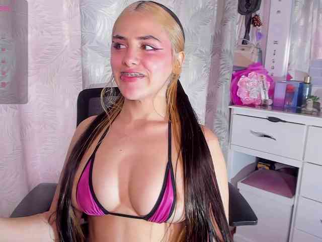 Maddy8 webcam