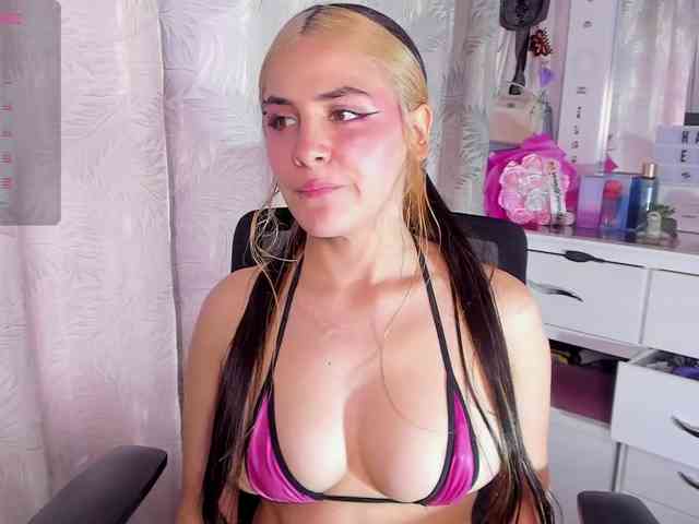 Maddy8 webcam