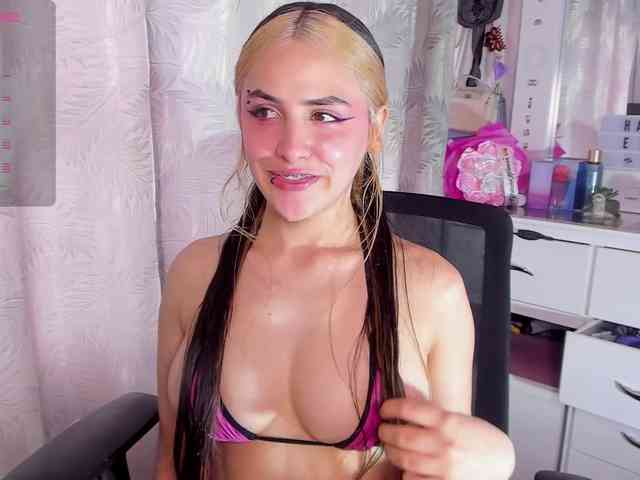 Maddy8 webcam