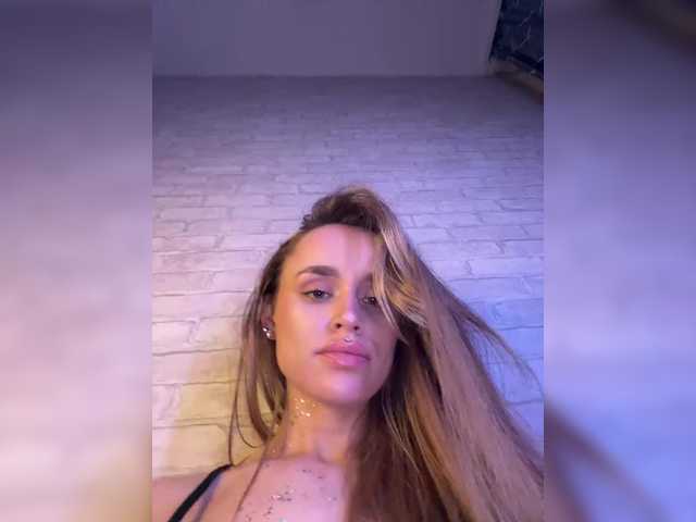 Enchantix's BongaCams show and profile