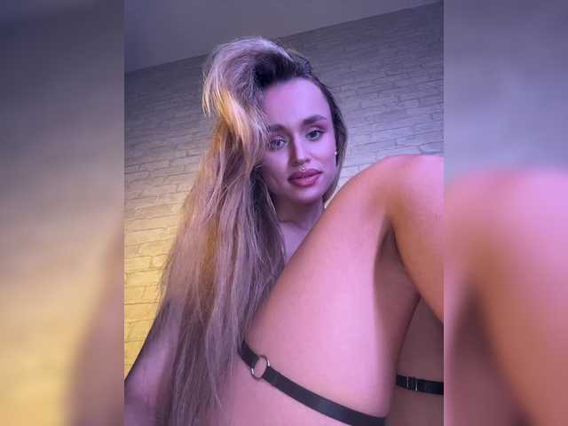 Enchantix's BongaCams show and profile