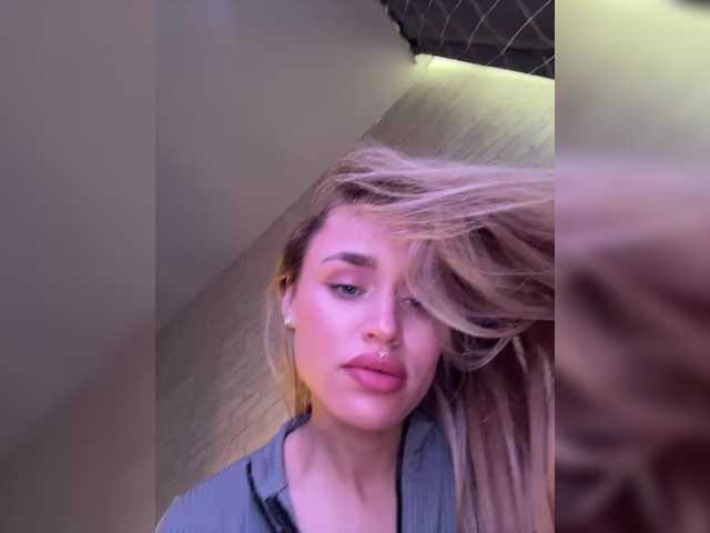 Enchantix's BongaCams show and profile