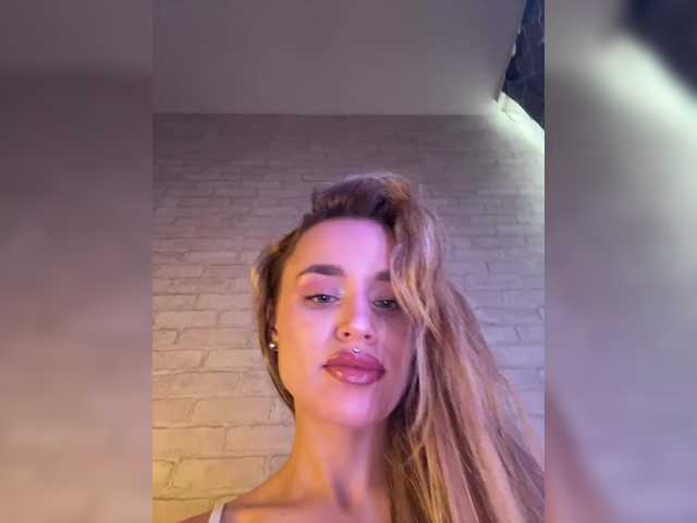 Enchantix's BongaCams show and profile