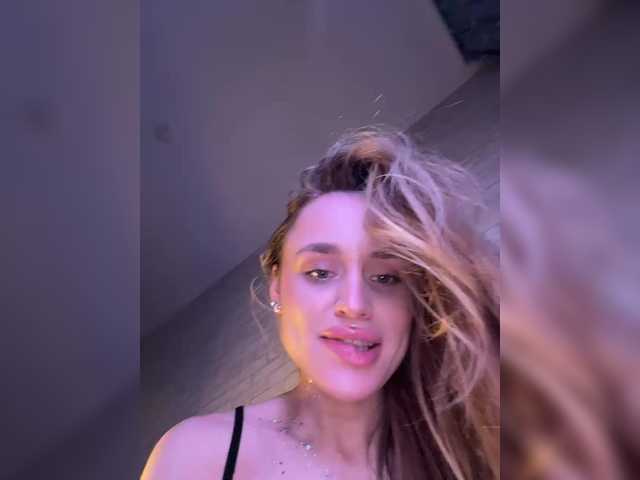 Enchantix's BongaCams show and profile