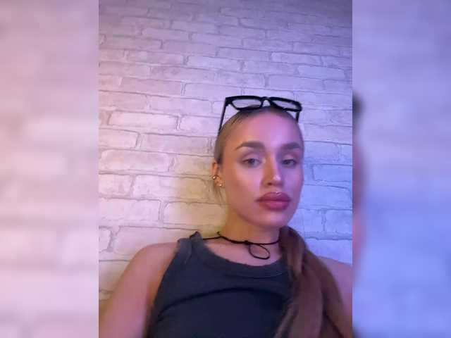 Enchantix's BongaCams show and profile