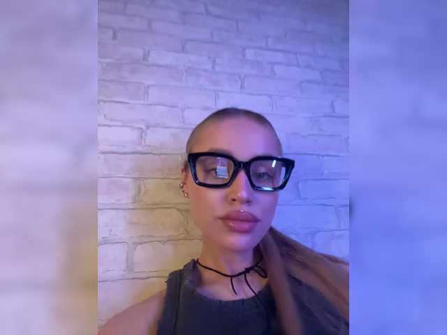 Enchantix's BongaCams show and profile